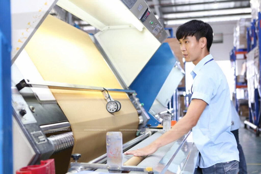 TUYỂN GẤP 1 NAM ĐI LÀM VIỆC NGÀNH IN ẤN – MIÊU LẬT 1 z7101996601556 e6b65d43de3570cf2a48ee5d2fd2b73d